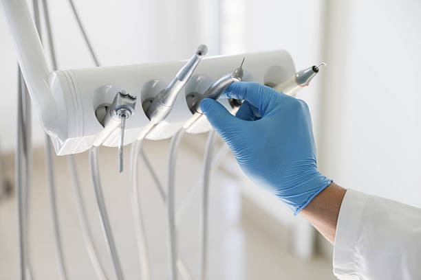 Professional Tooth Extraction technician working in Howard County County, IA